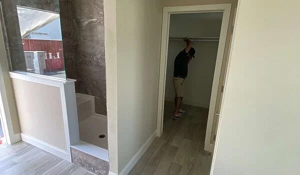 Freedom 3276527 bathroom home features