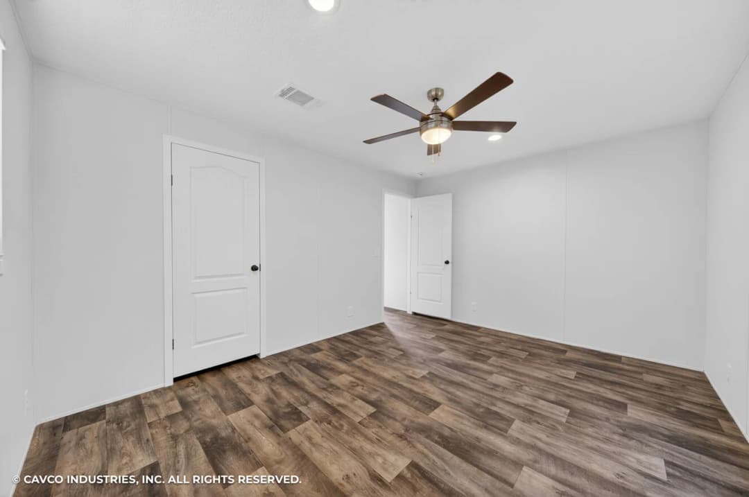 Grady 16722a bedroom home features