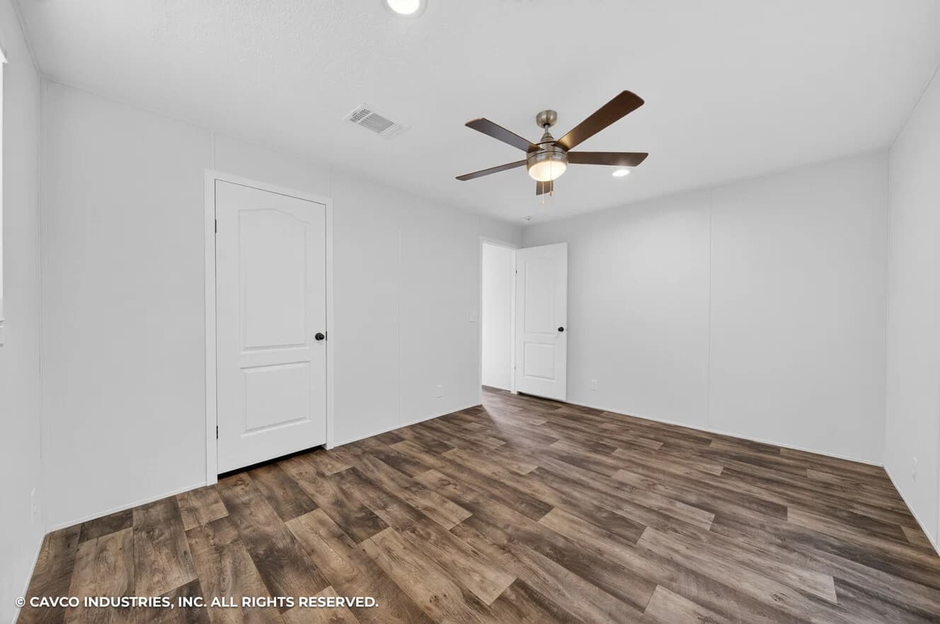 Grady 16722a bedroom home features