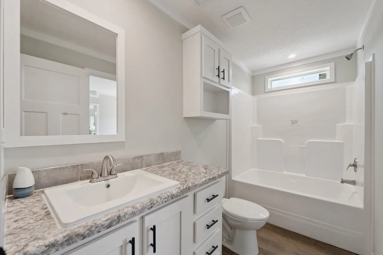 Cottonwood 3272537 bathroom home features
