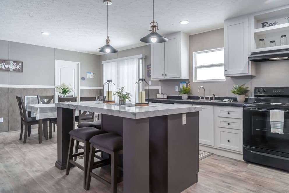 Tradition 52b kitchen home features