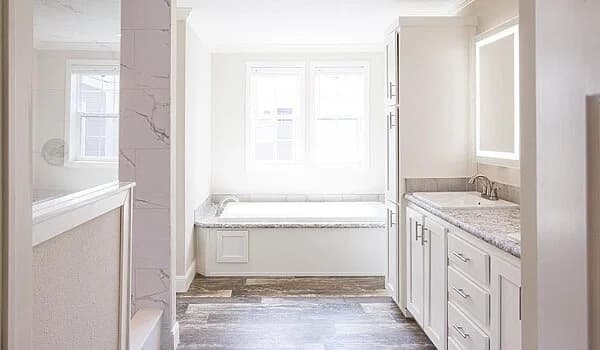 Freedom 3276518 bathroom home features