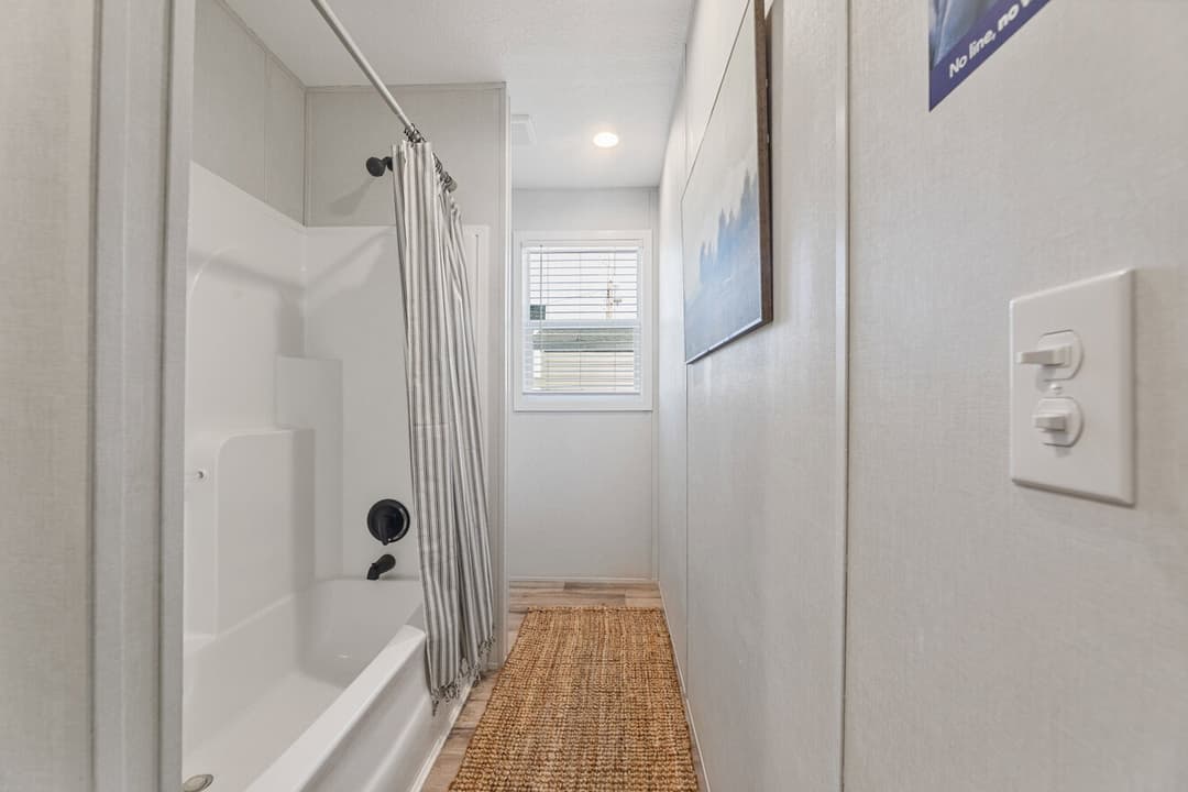 Vivid 28603n bathroom home features