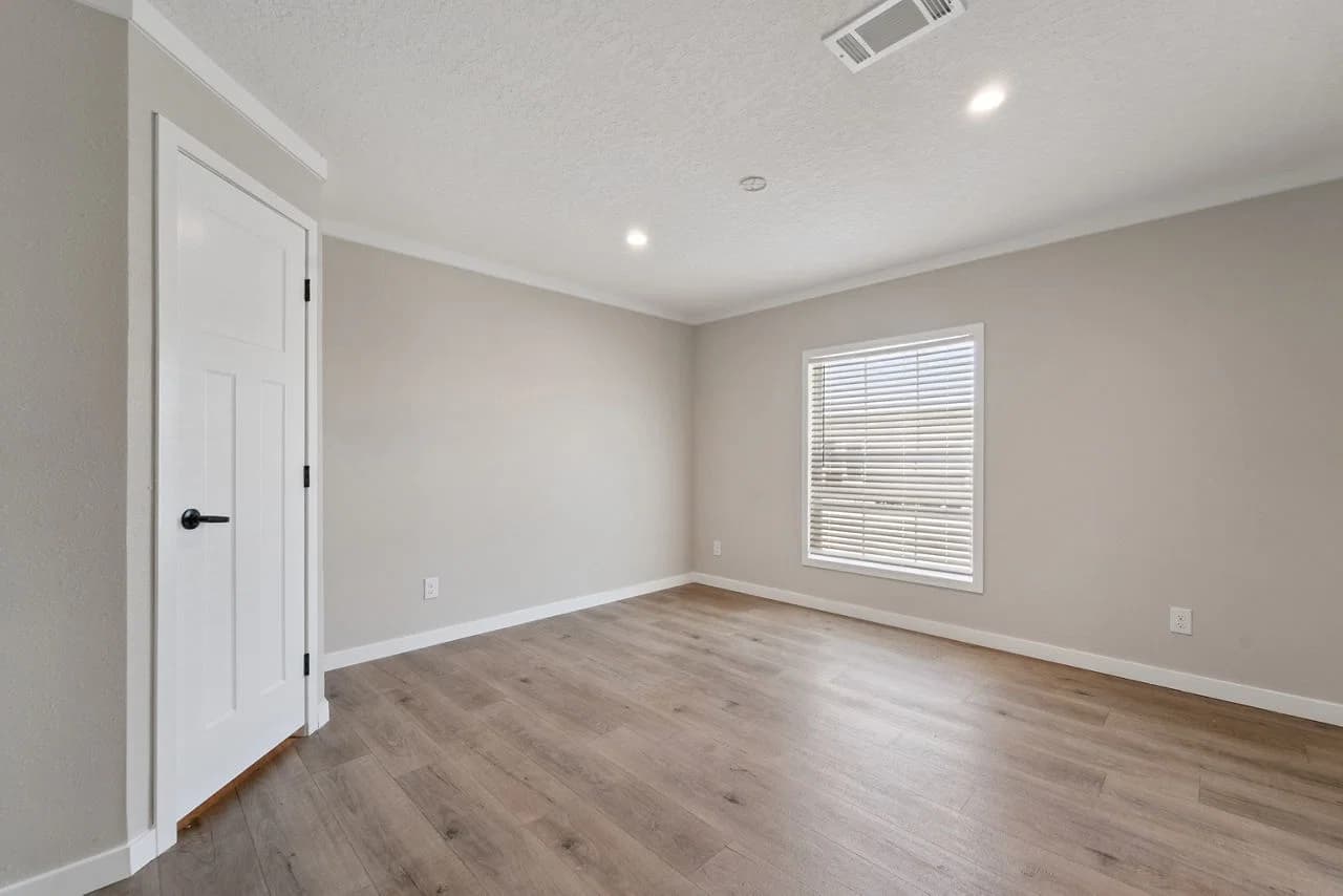 Cottonwood 3272537 bedroom home features
