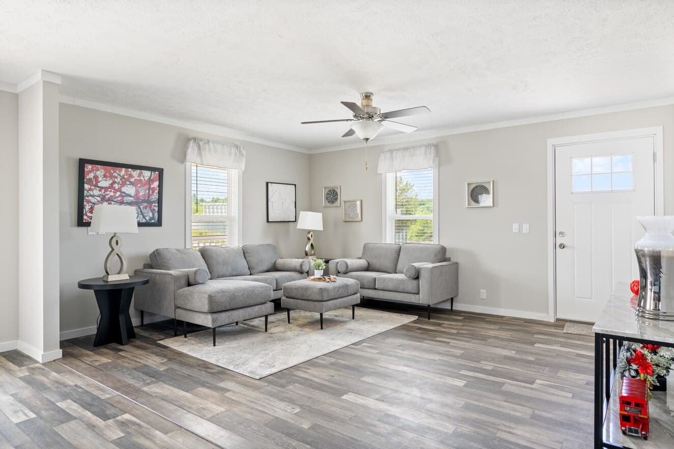 Uproar 28483u interior home features