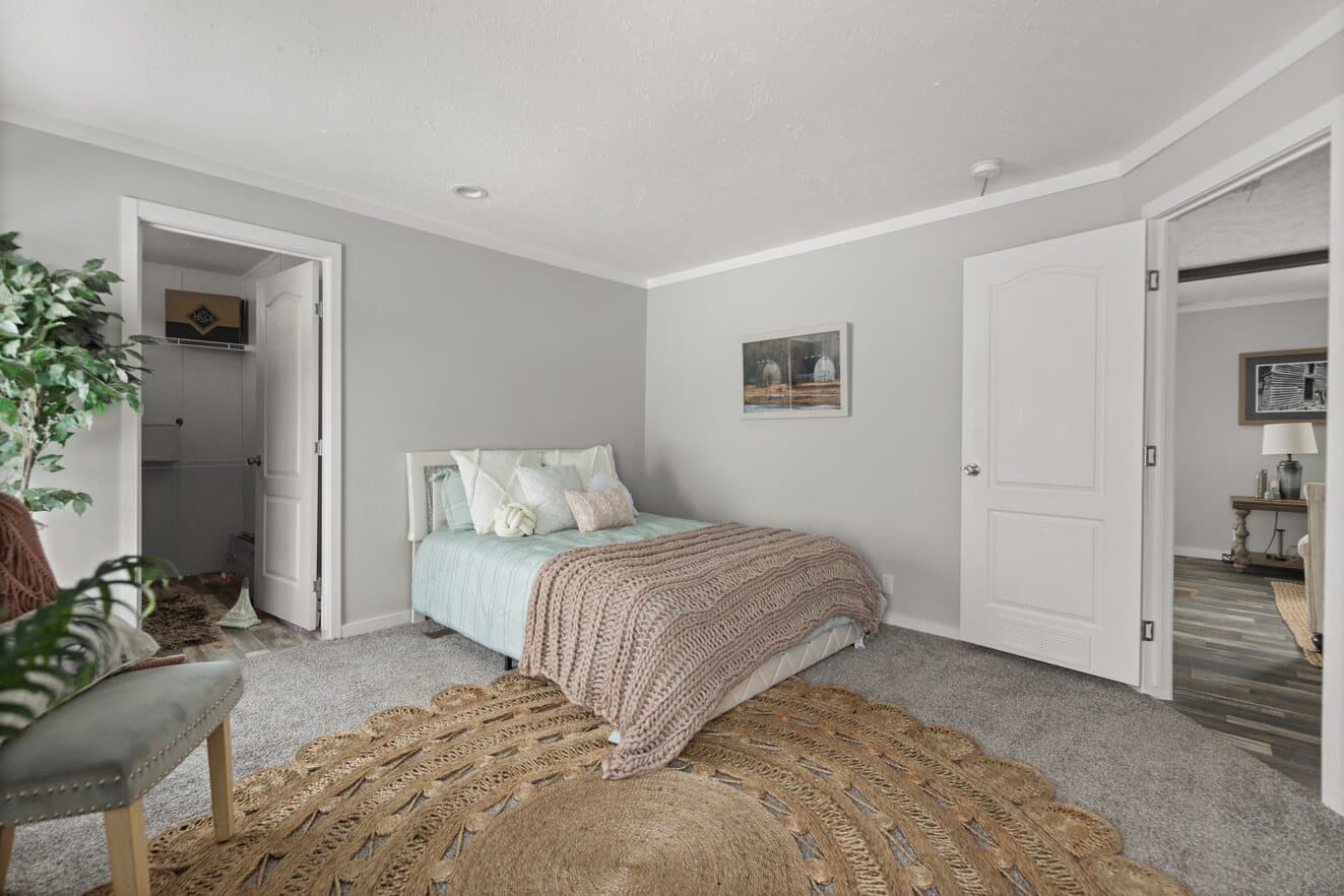 Bella 28483h bedroom home features