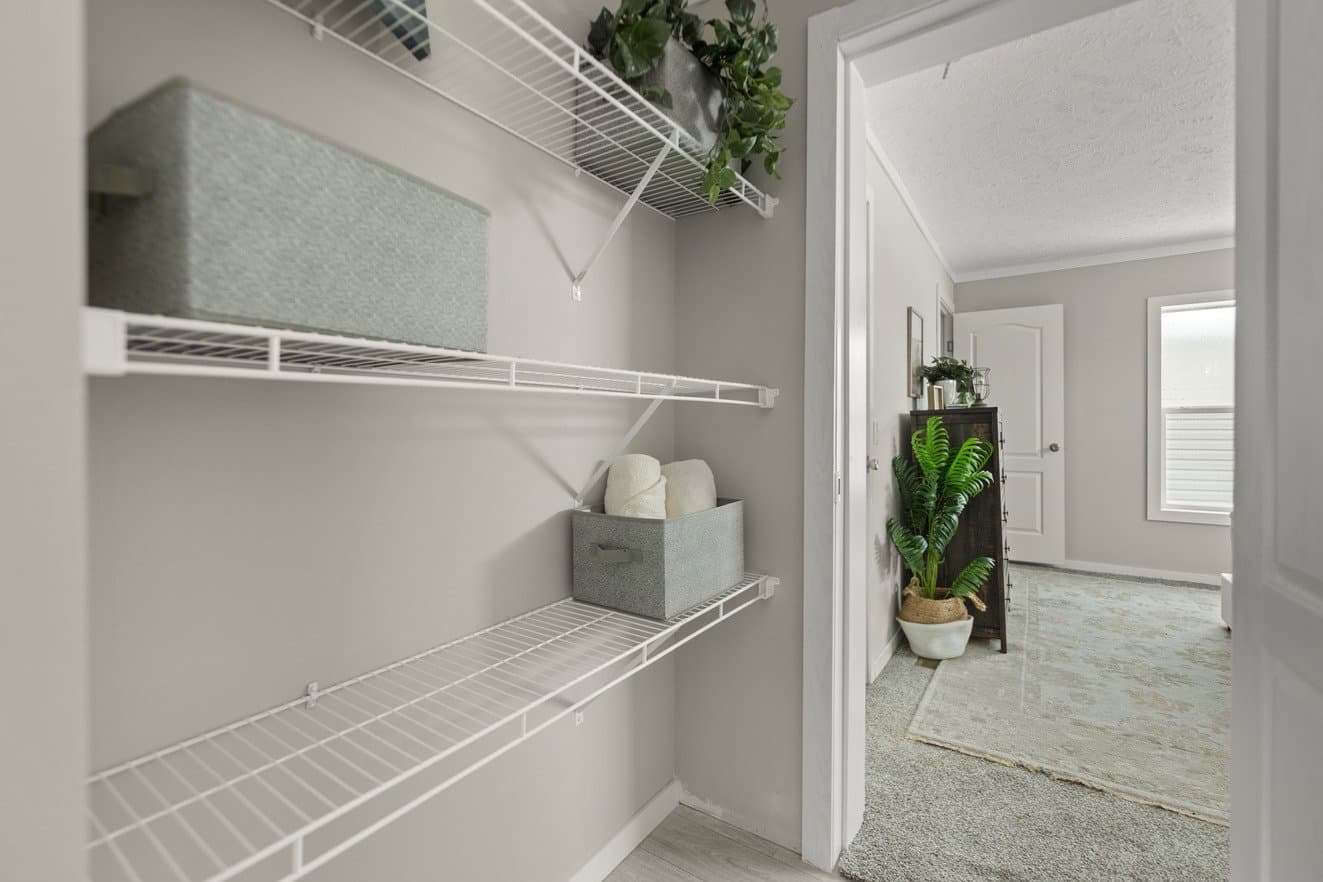 Escape 28443b interior home features