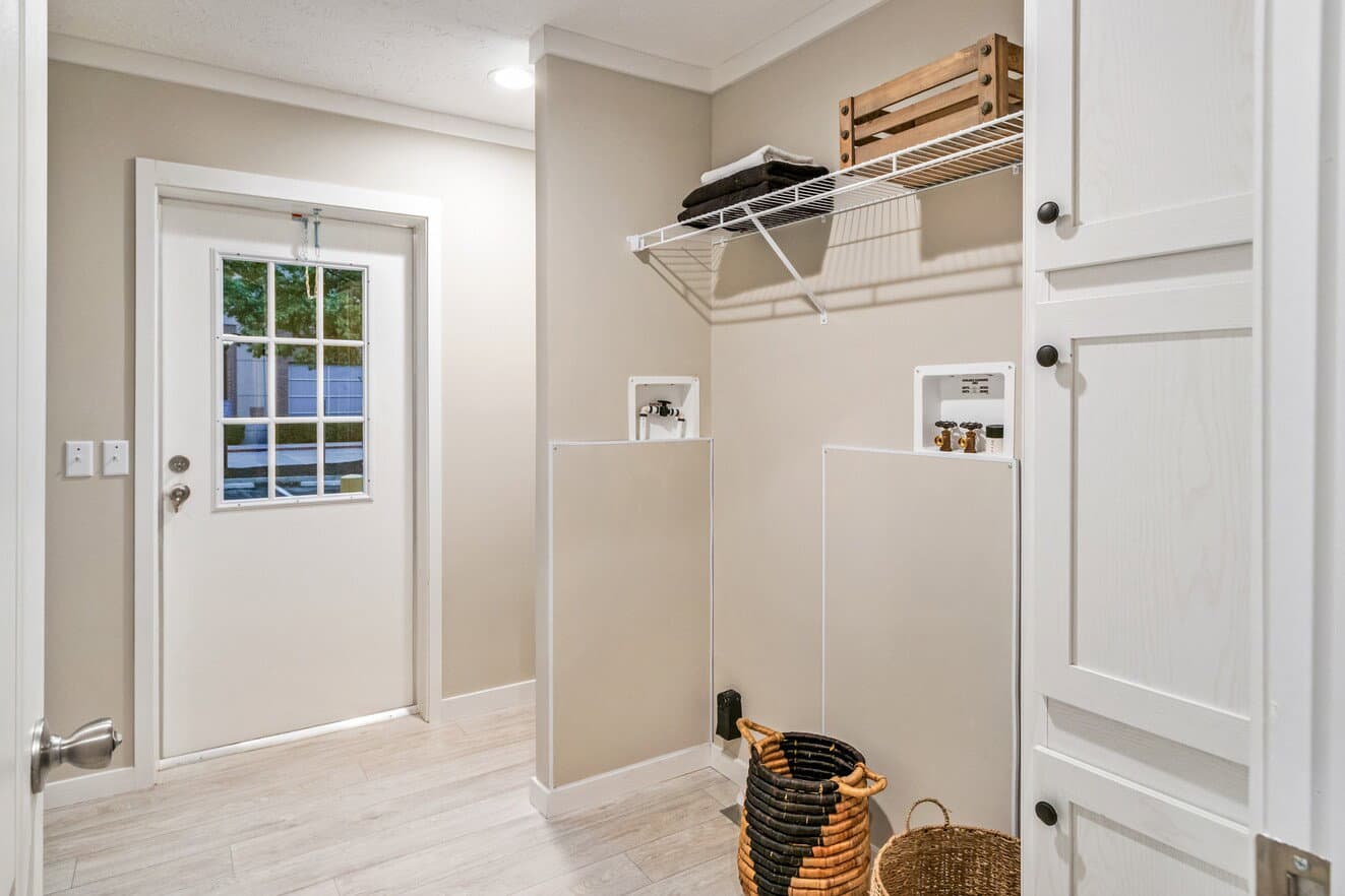 Urban 16462u interior home features