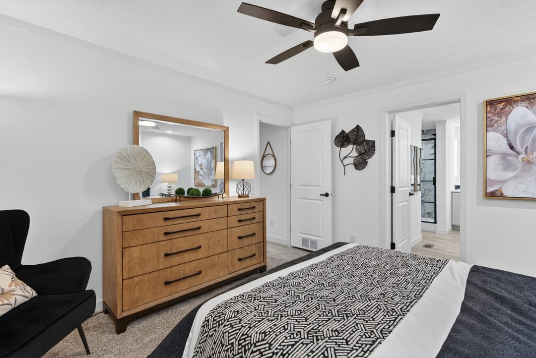 Aura 28644n bedroom home features