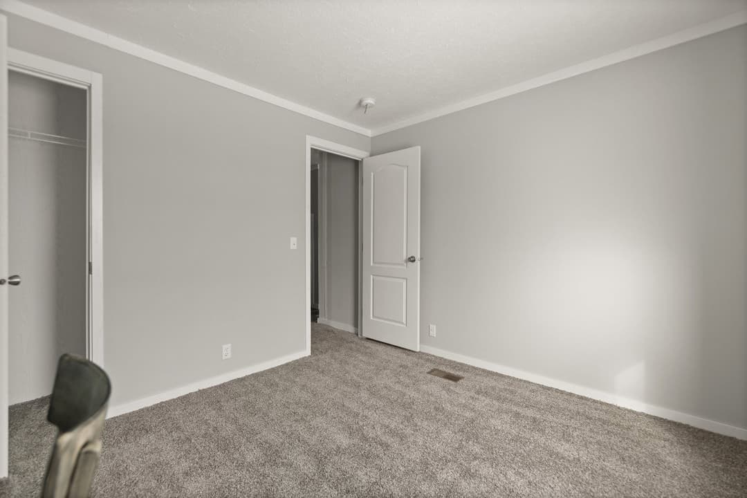 Bella 28483h bedroom home features