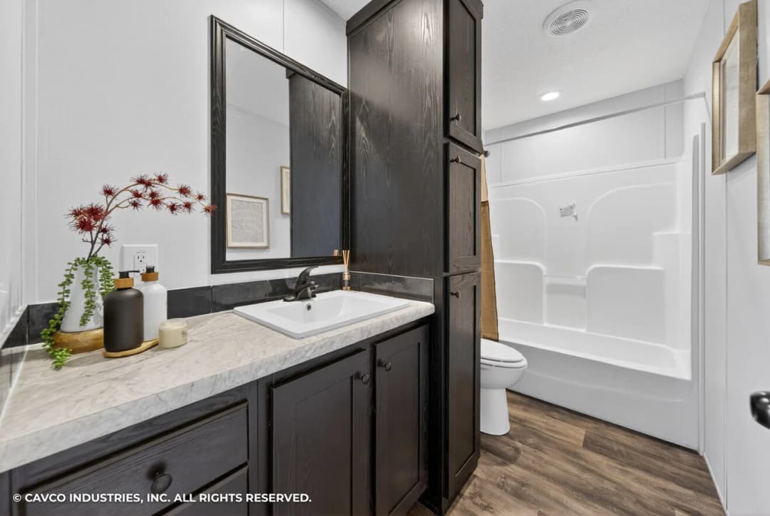 Grady 16722a bathroom home features