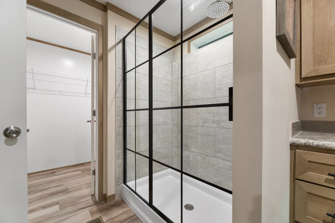 Ascension 16723h bathroom home features