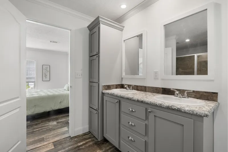 Freedom 2860520 bathroom home features