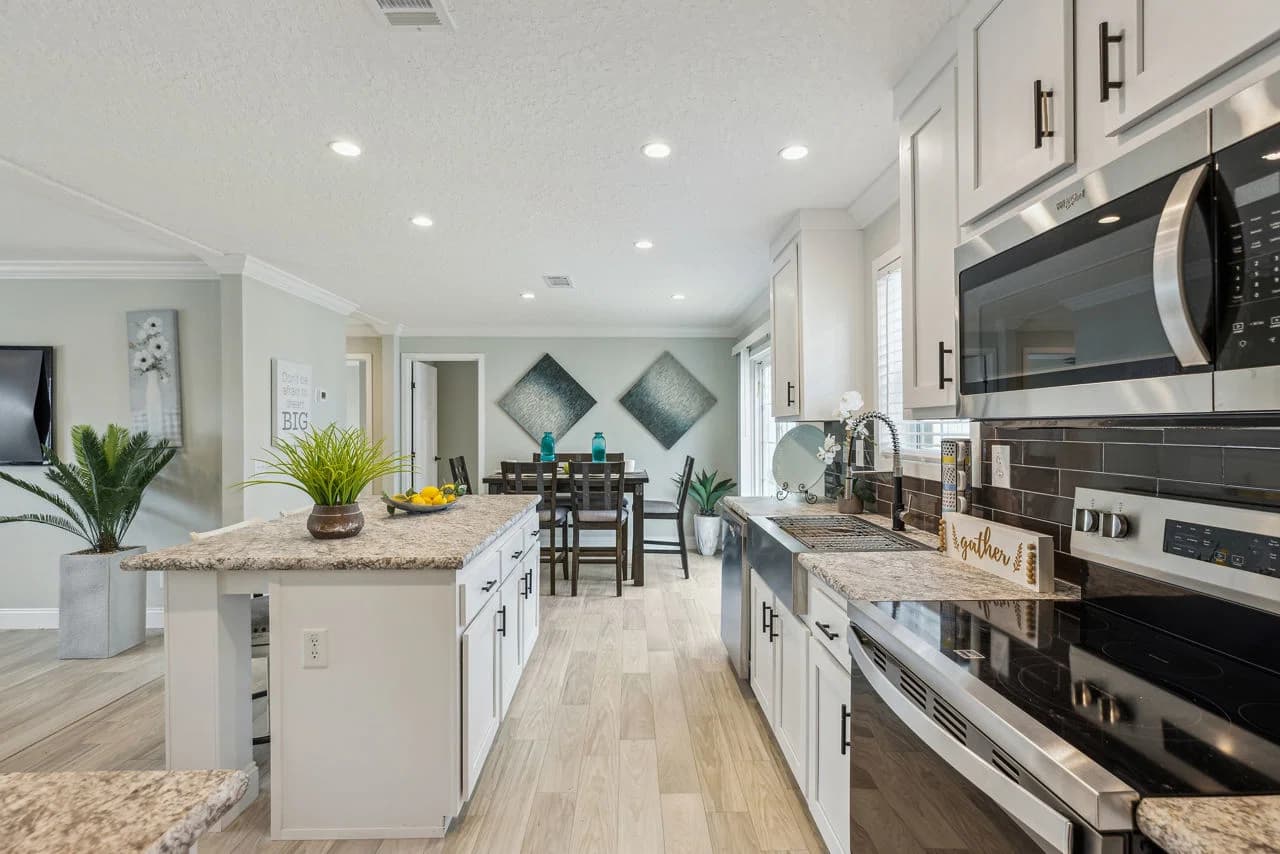 Waycross express 2852477 kitchen home features