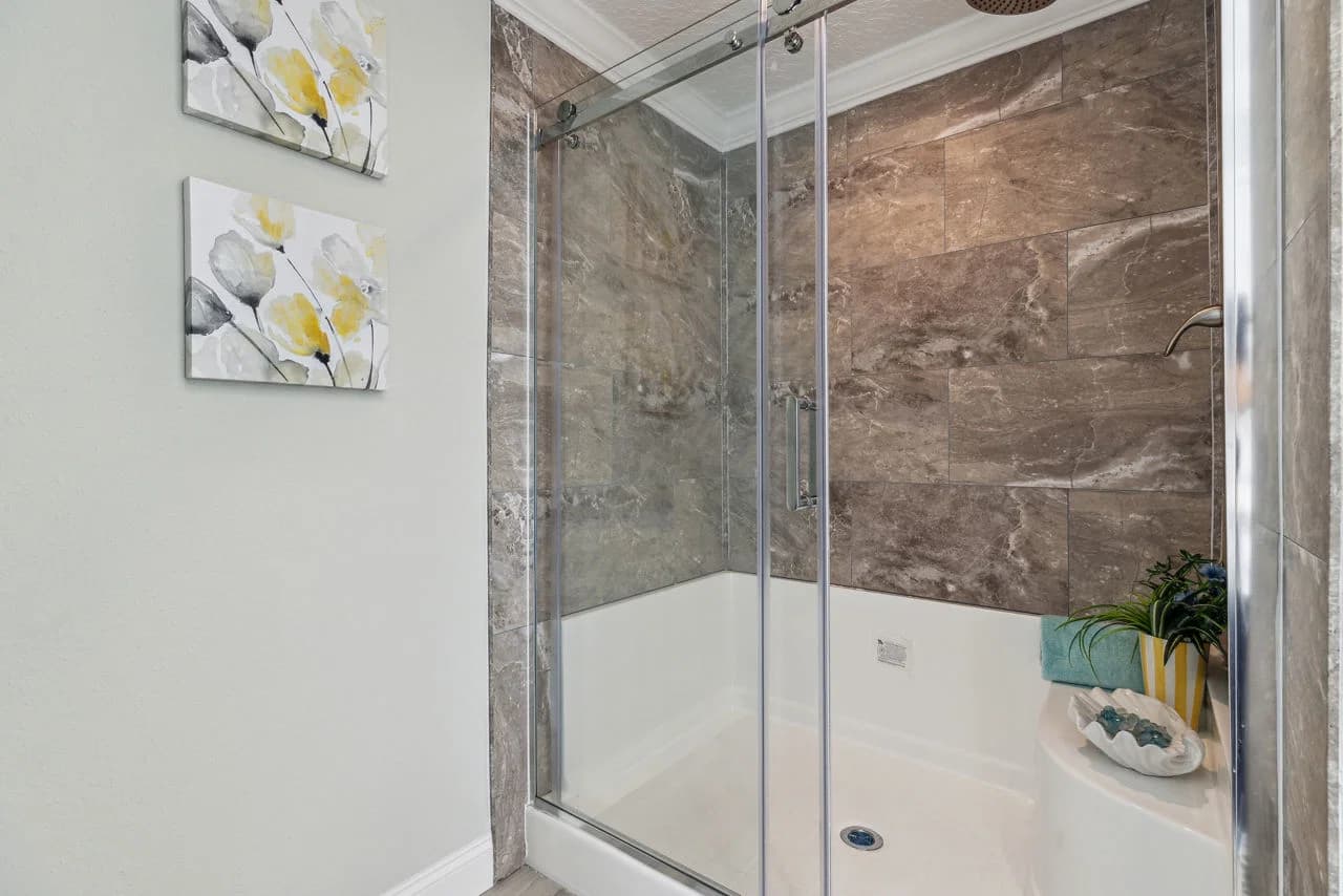 Waycross express 2852477 bathroom home features