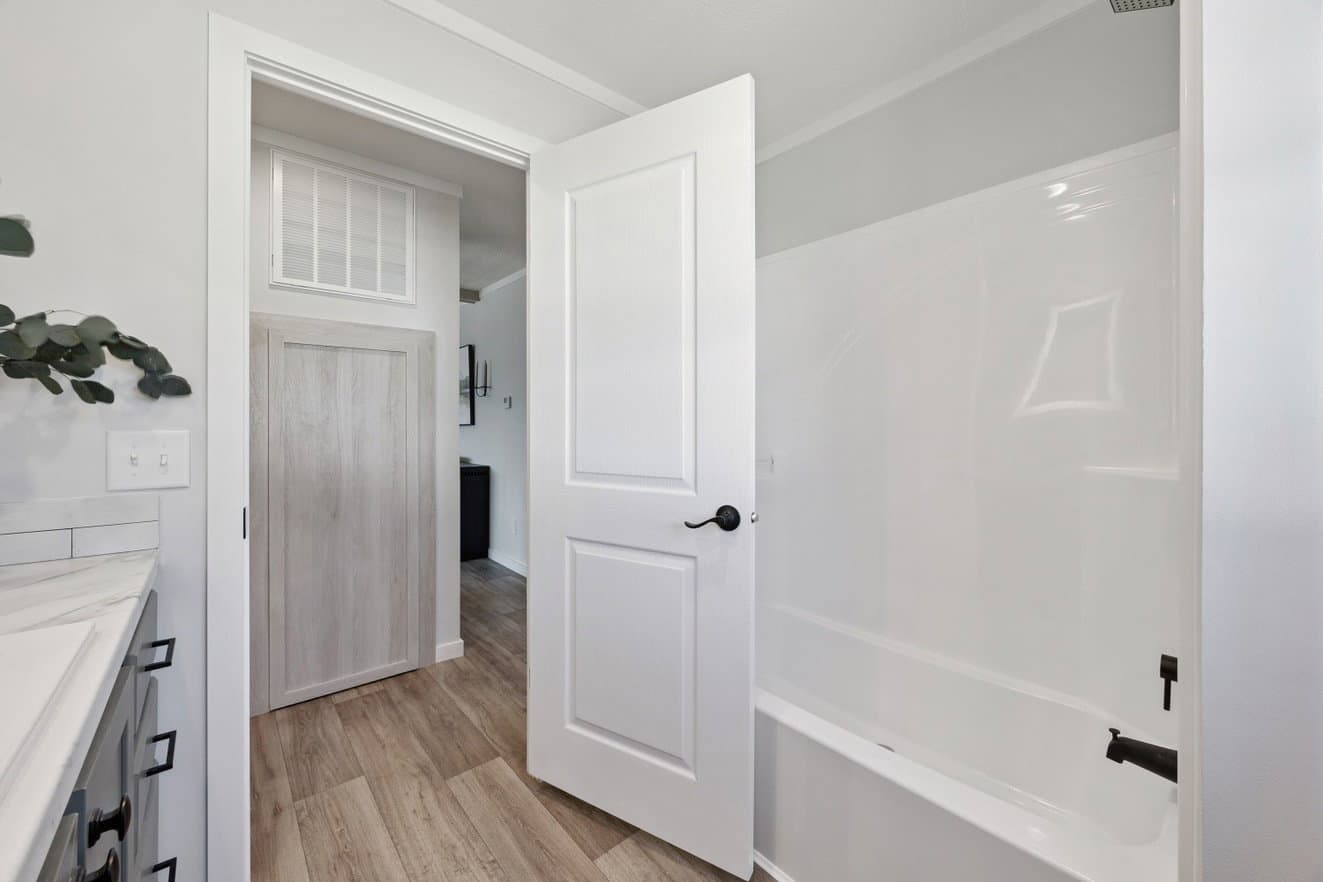 Axis 32563n bathroom home features