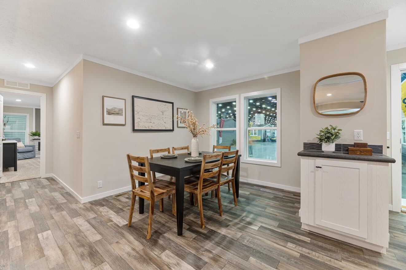 Stratos 28643b interior home features