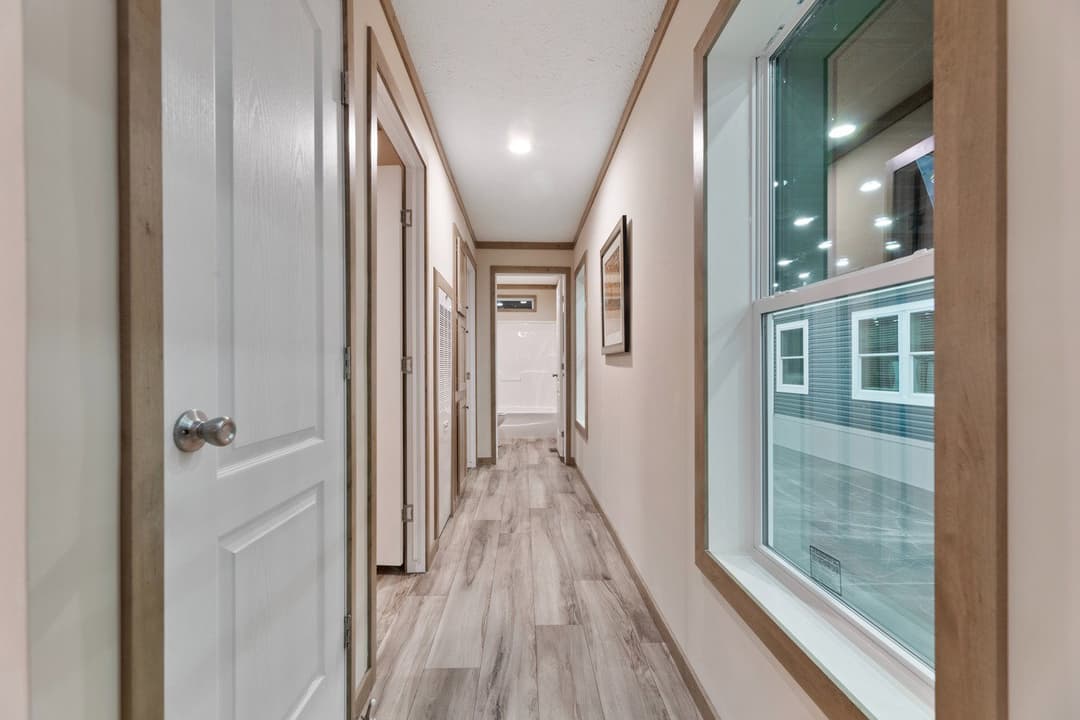 Ascension 16723h interior home features