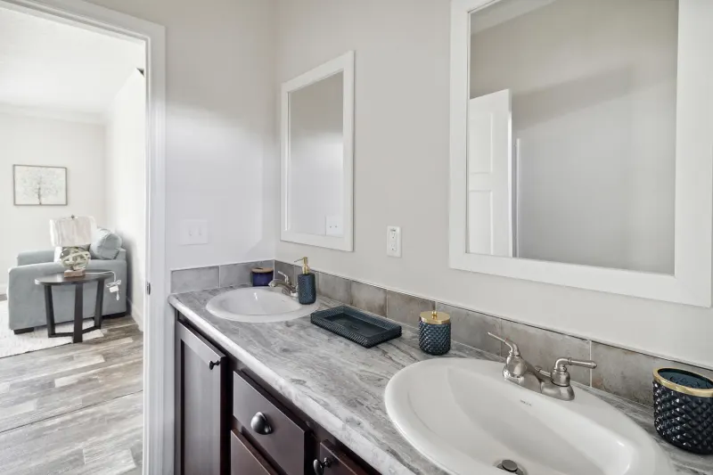 Freedom 3276517 bathroom home features