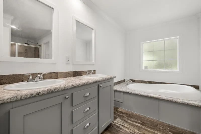 Freedom 2860520 bathroom home features