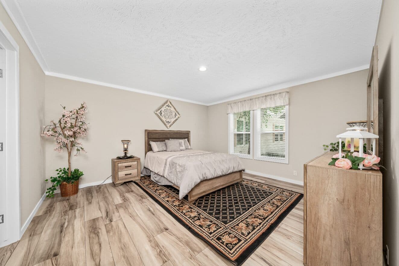 X model 32684x bedroom home features