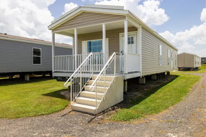 Legend 1660390 hero, elevation, and exterior home features