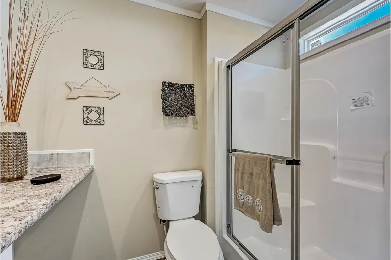 Legend 1660390 bathroom home features