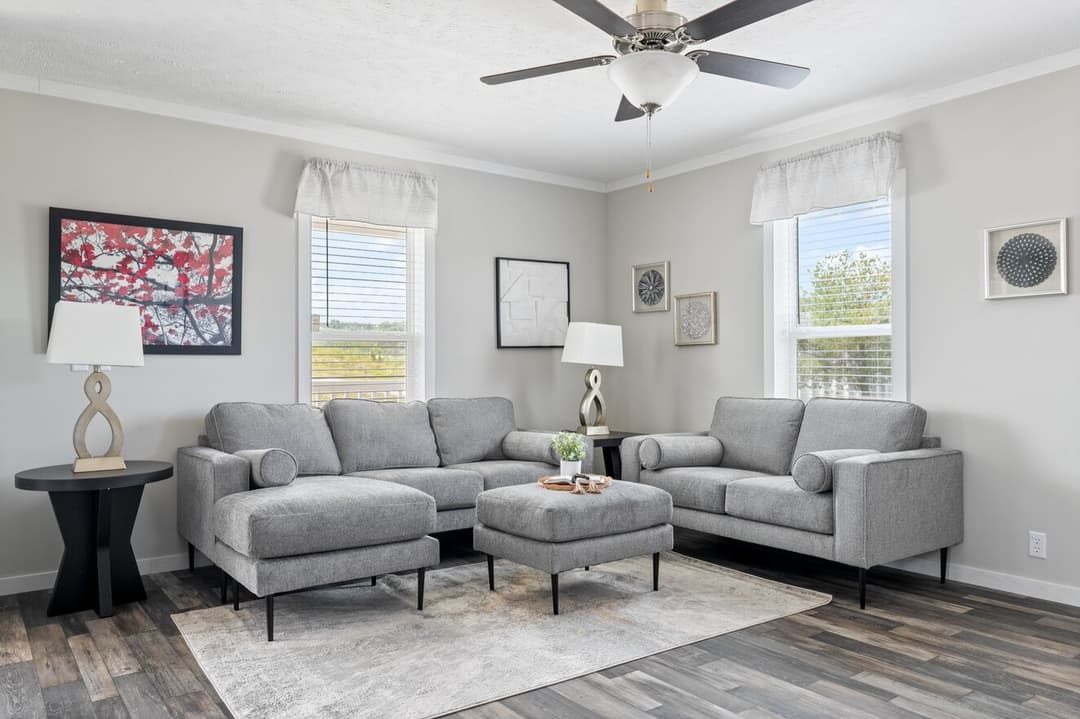 Uproar 28483u interior home features
