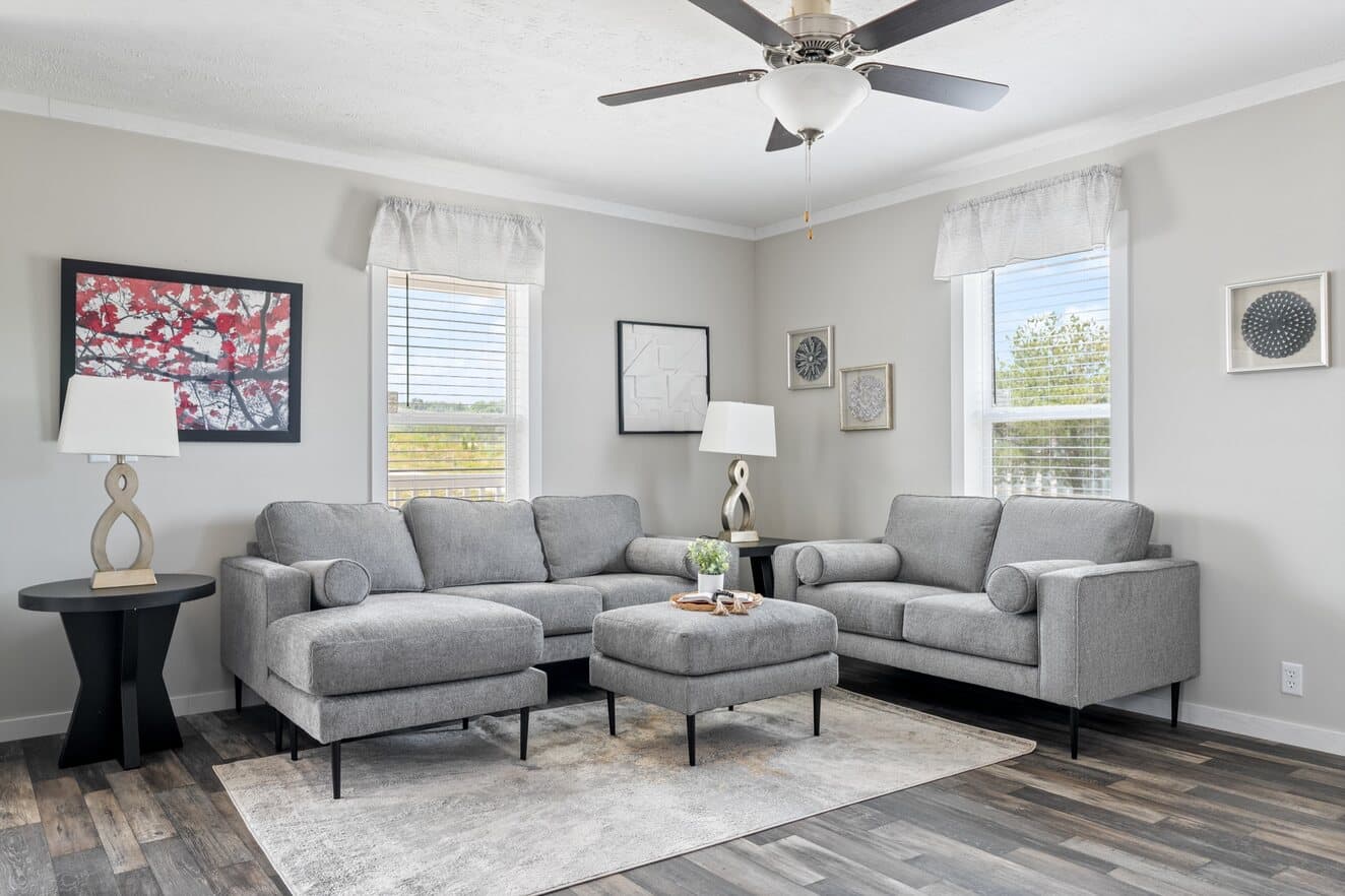 Uproar 28483u interior home features