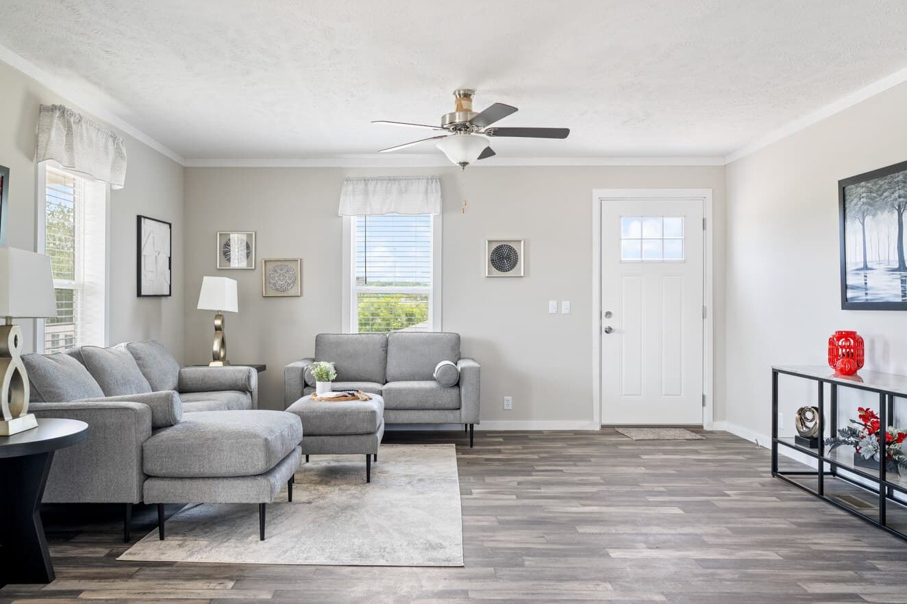 Uproar 28483u interior home features