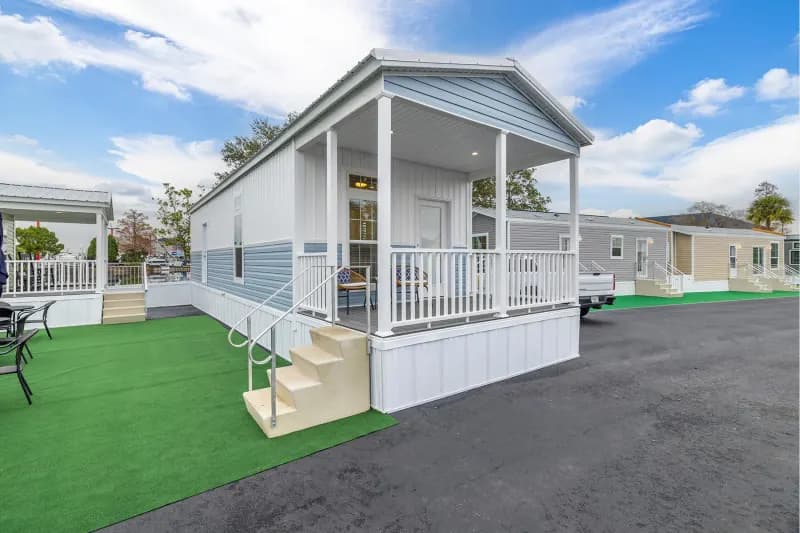 Legend 1438513 hero, elevation, and exterior home features