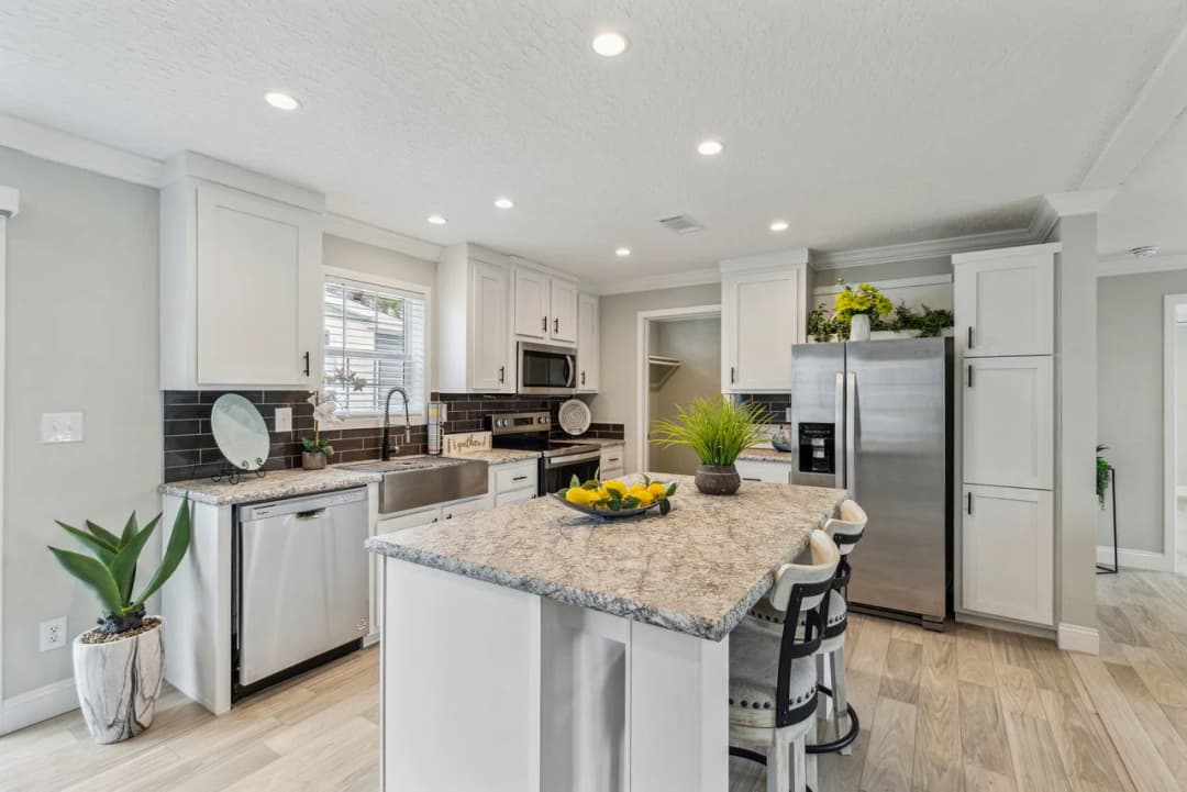 Waycross express 2852477 kitchen home features