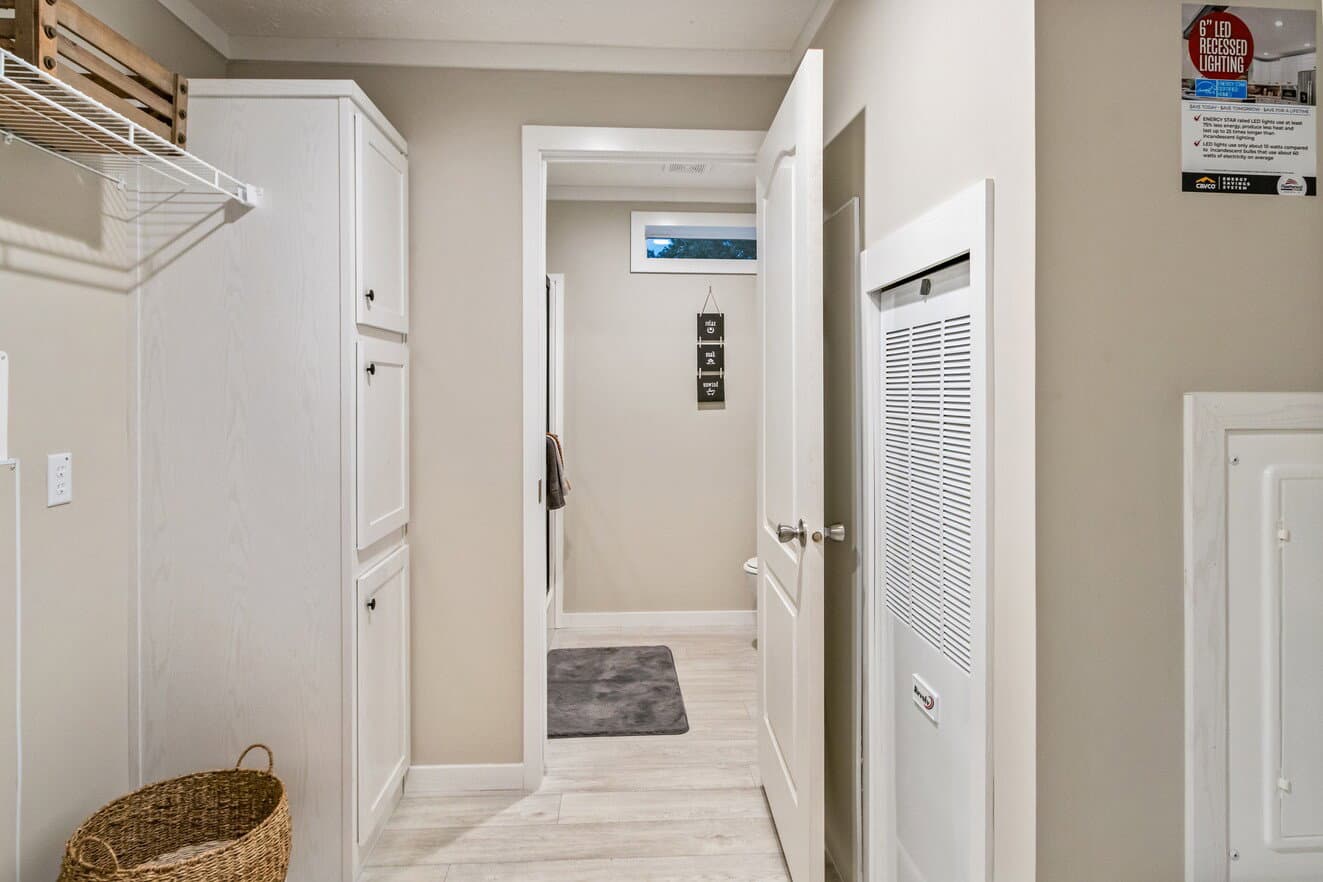 Urban 16462u interior home features