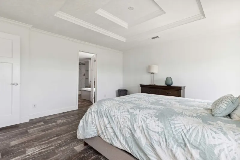 Freedom 3276517 bedroom home features