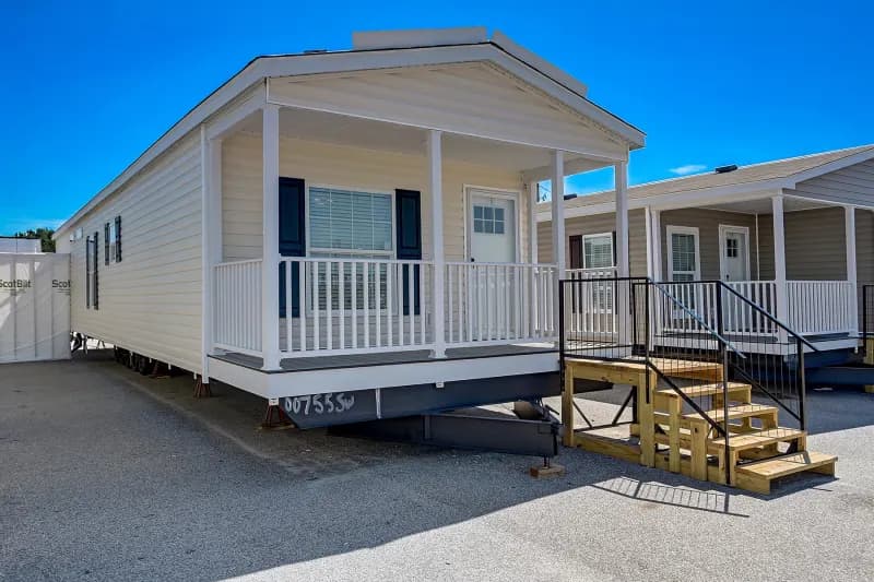 Legend 1660390 elevation and exterior home features