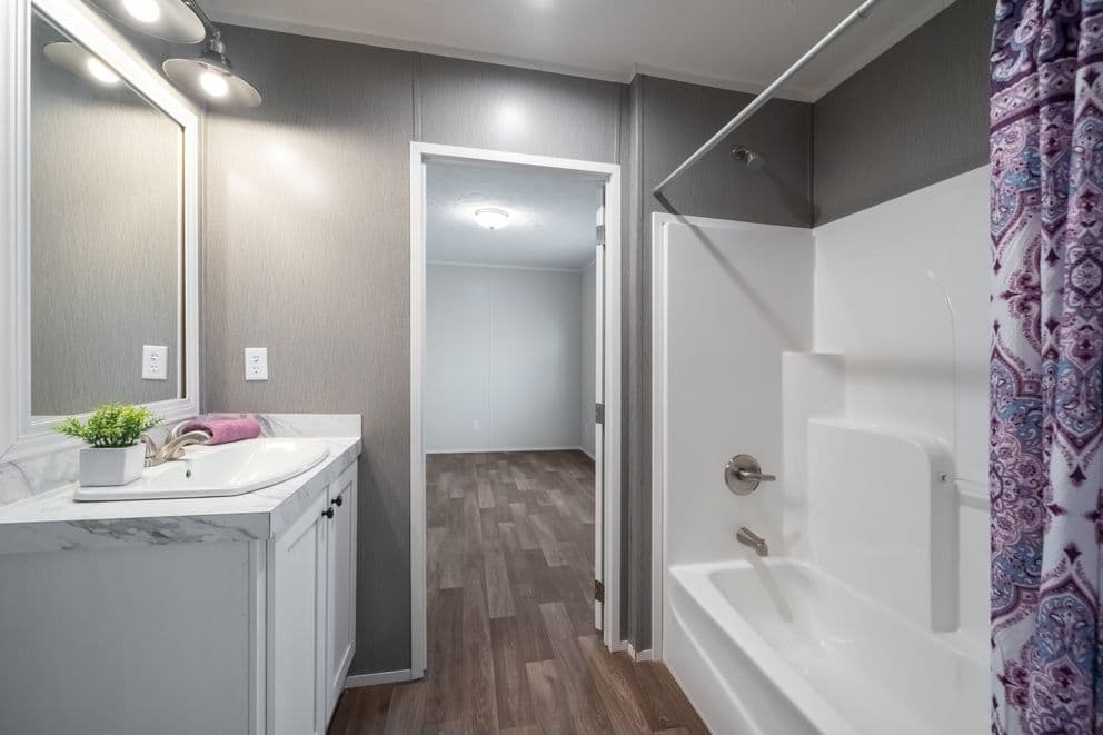 Tradition 3268b bathroom home features