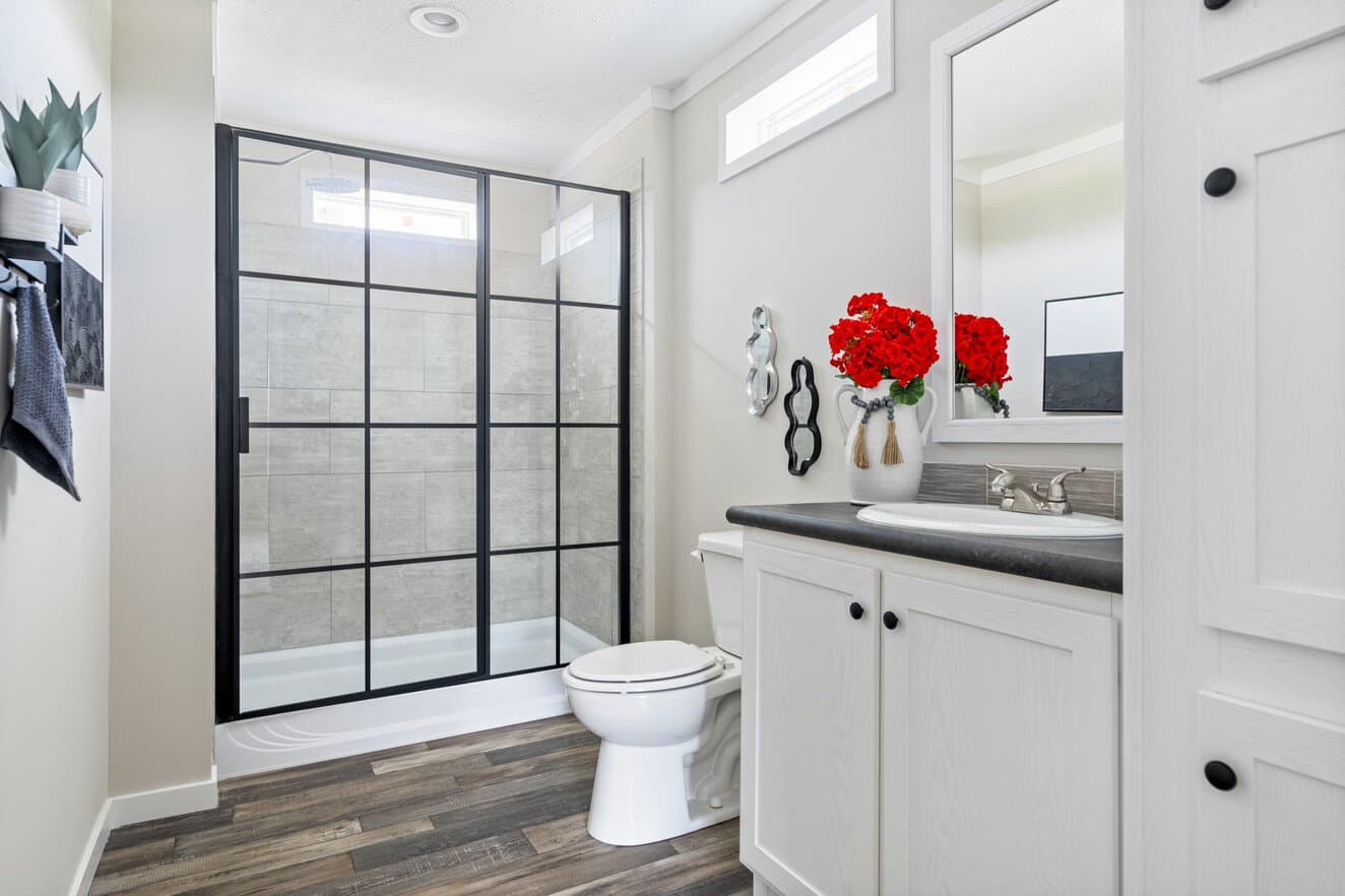 Uproar 28483u bathroom home features