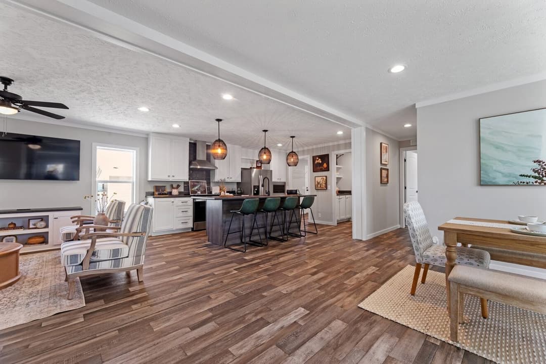 Stratos 28643b interior home features