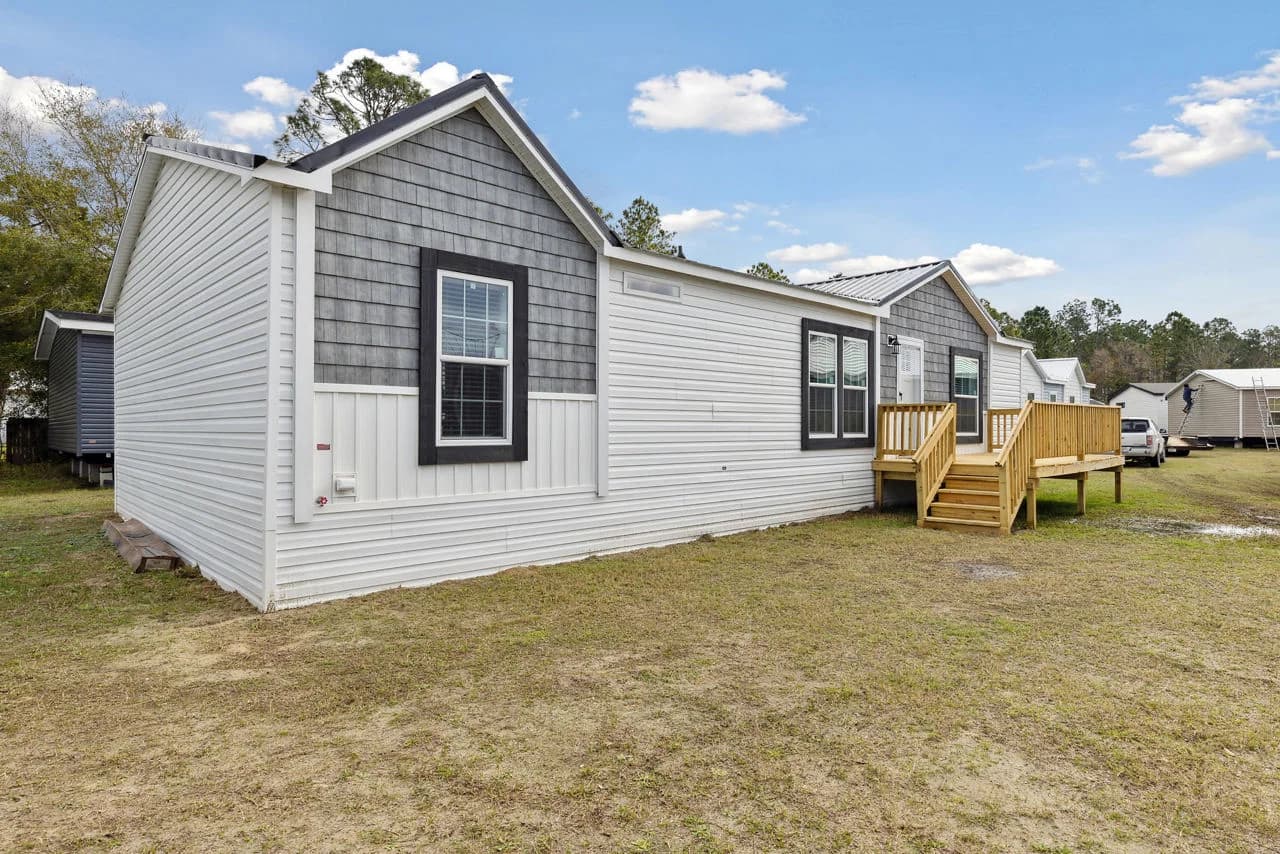 Waycross express 2852477 elevation and exterior home features