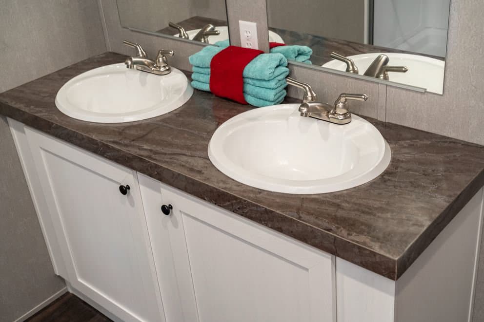 The eagle 76 bathroom home features