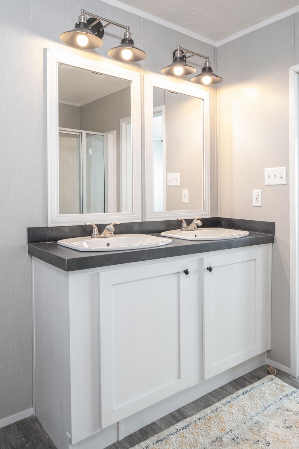 Tradition 48 bathroom home features