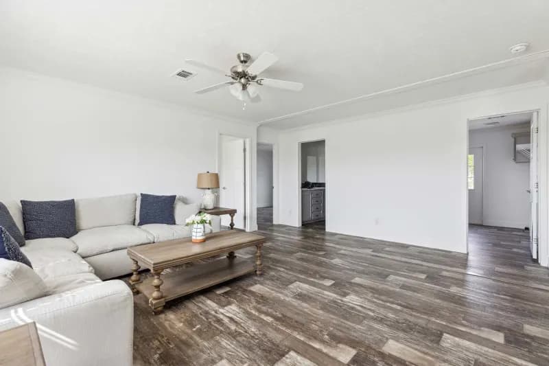 Freedom 3276517 interior home features