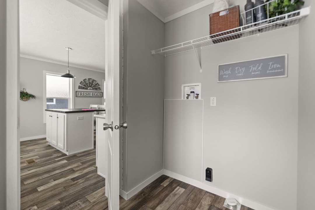 Bella 28483h interior home features