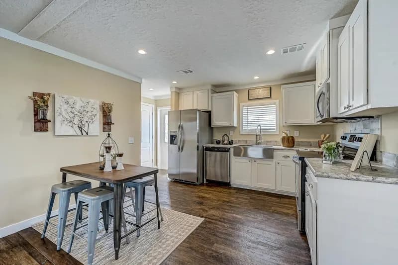 Champion community 2444437 kitchen home features
