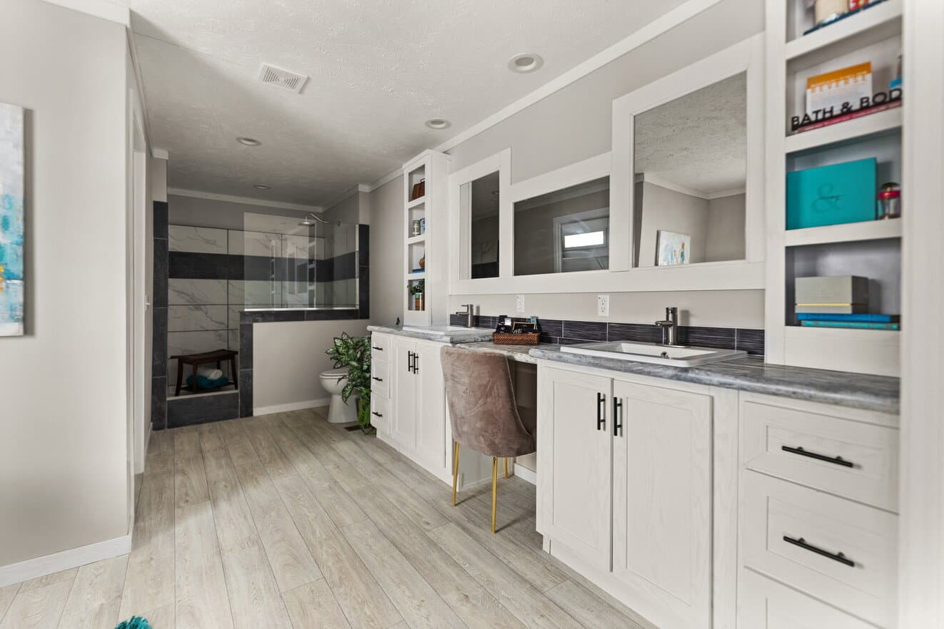 Big beam house 32663x bathroom home features