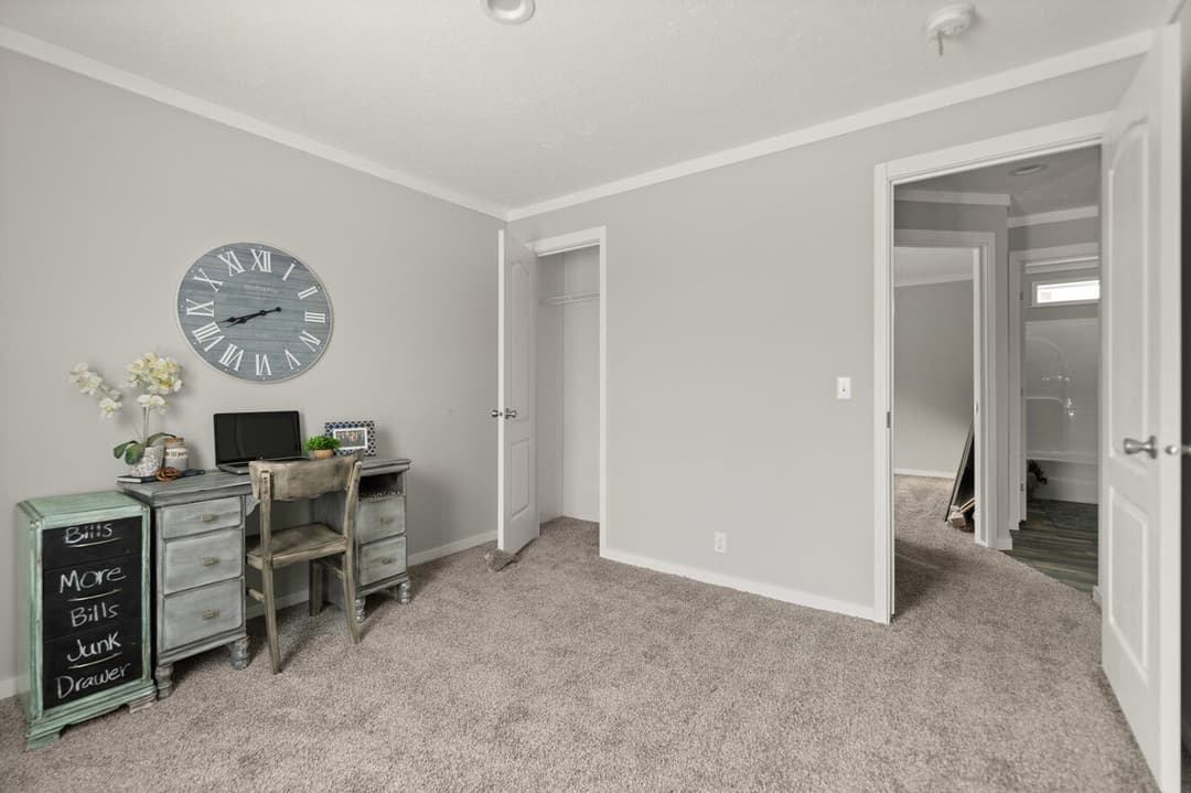 Bella 28483h bedroom home features